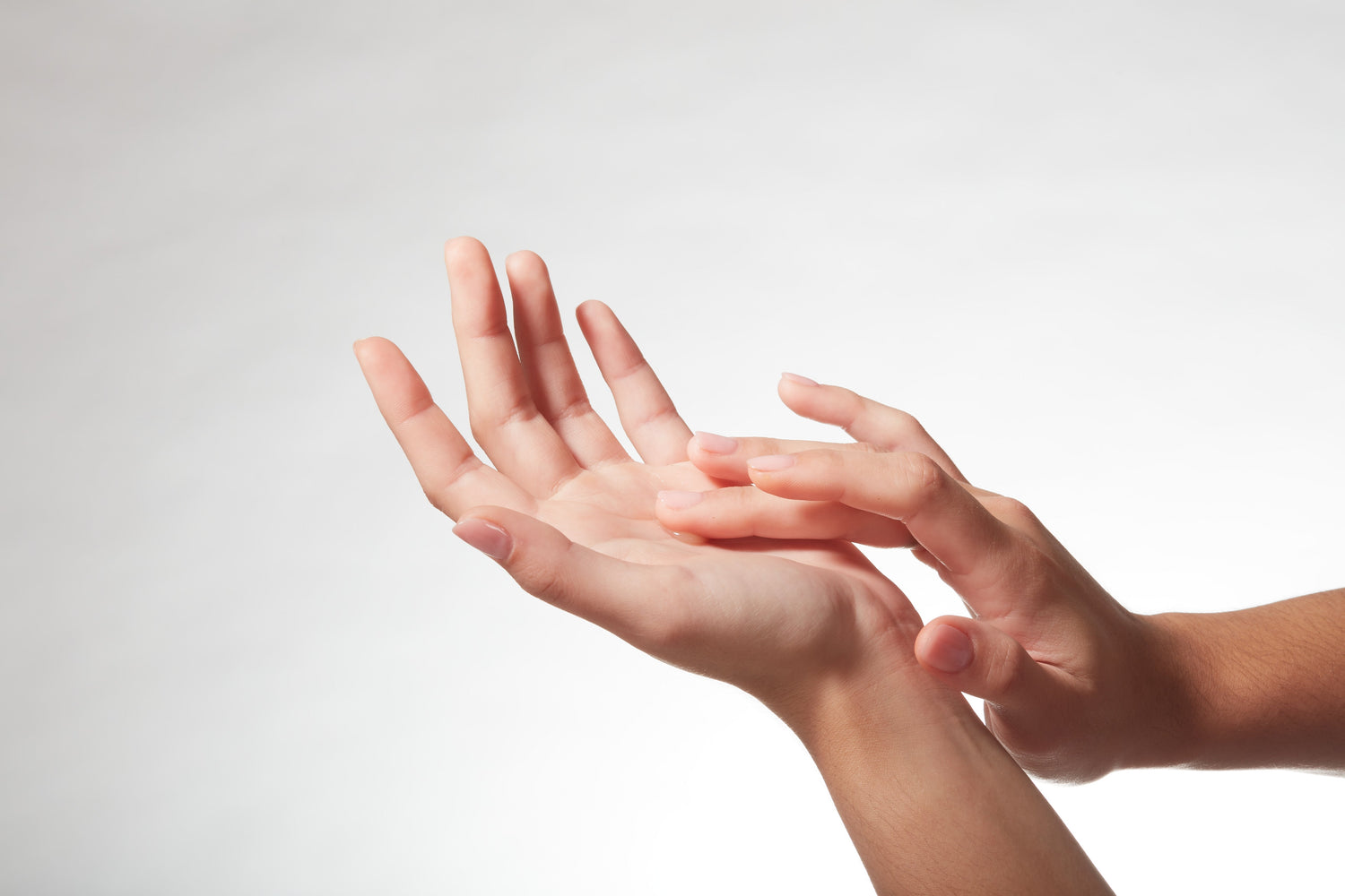 How to Choose the Best Moisturizer for Dry, Sensitive Skin
